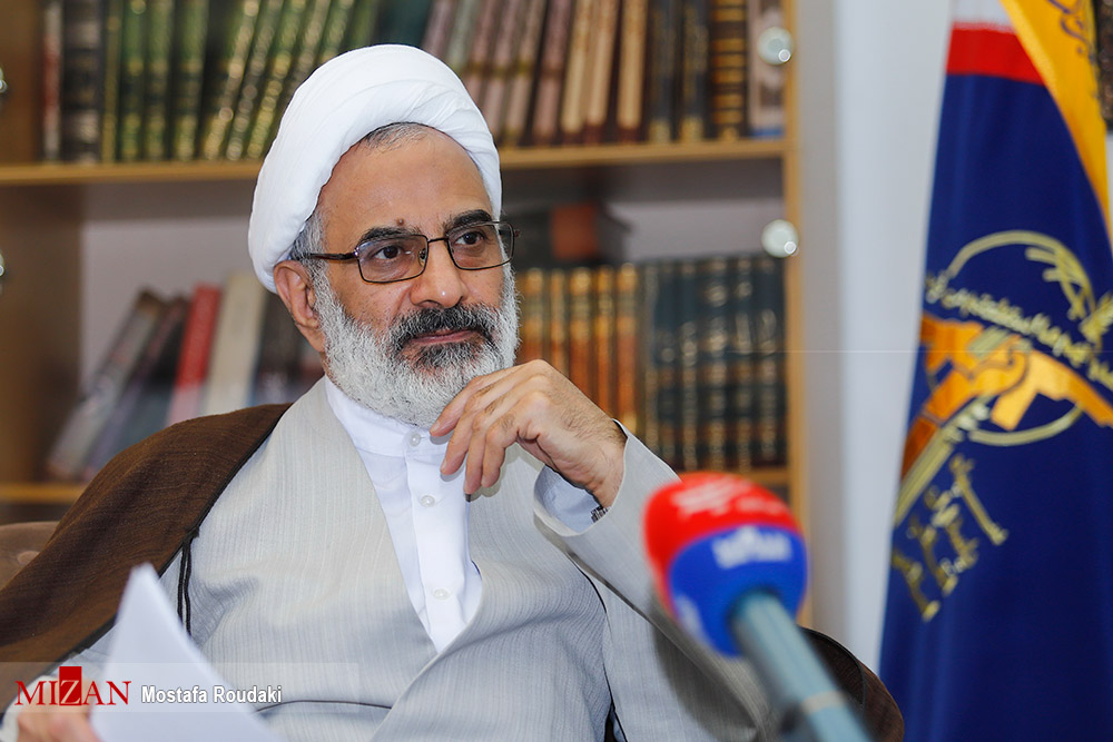 کمک سپاه به دولت فعلی از دولت‌های قبلی بیشتر است| مدیران از کمک گرفتن از نیرو‌های مسلح برای کمک به آبادانی کشور نترسند| ترامپ، میوه کار اوباما را چید| تروریست‌ها به مرز‌های ایران نزدیک شوند گورشان کَنده می‌شود| قوه قضائیه خیلی از کارخانه‌ها از تعطیلی رهانید