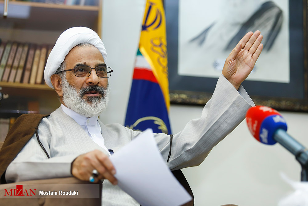 کمک سپاه به دولت فعلی از دولت‌های قبلی بیشتر است| مدیران از کمک گرفتن از نیرو‌های مسلح برای کمک به آبادانی کشور نترسند| ترامپ، میوه کار اوباما را چید| تروریست‌ها به مرز‌های ایران نزدیک شوند گورشان کَنده می‌شود| قوه قضائیه خیلی از کارخانه‌ها از تعطیلی رهانید