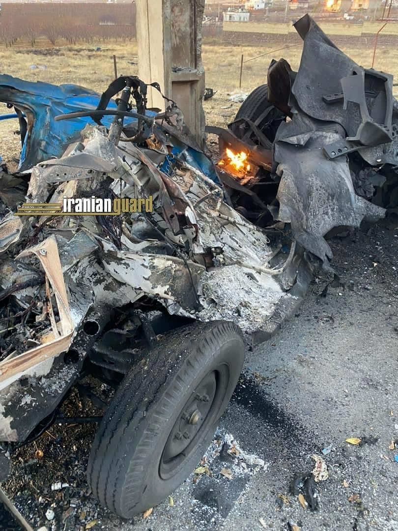 تصویر نیسان منفجر شده در مسیر شهید فخری زاده تصویر نیسان منفجر شده در مسیر شهید فخری زاده