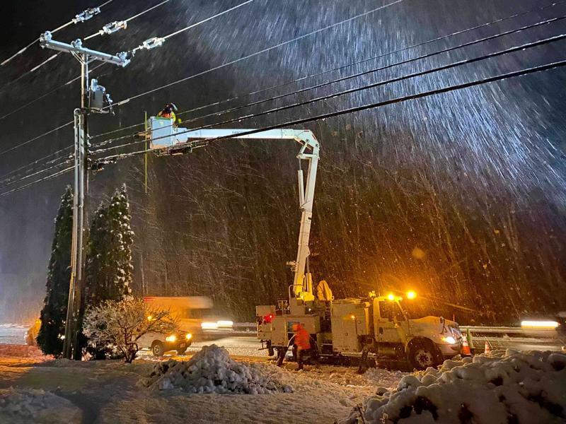 عکس| حوادث آمریکا؛ طوفان و برف سنگین در شرق و آتش سوزی مرگبار در غرب