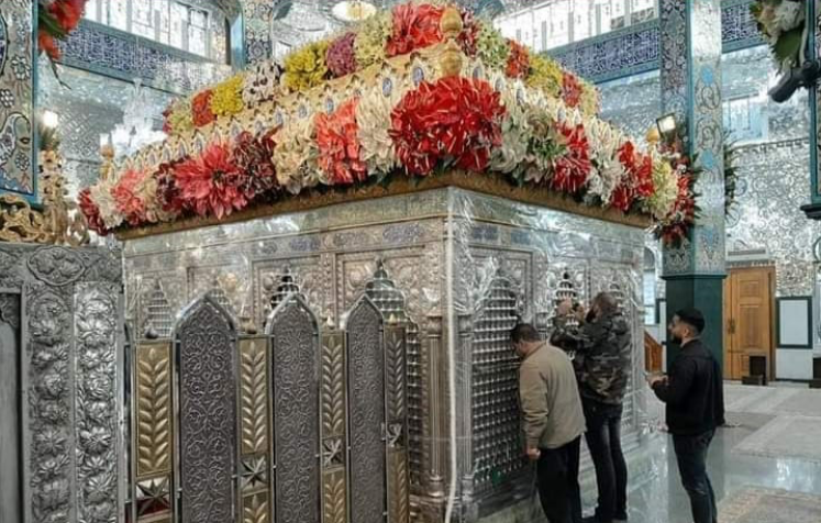 گل آرایی حرم زینب (س) به مناسبت سالروز ولادت آن حضرت +عکس و فیلم گل آرایی حرم زینب (س) به مناسبت سالروز ولادت آن حضرت +عکس و فیلم