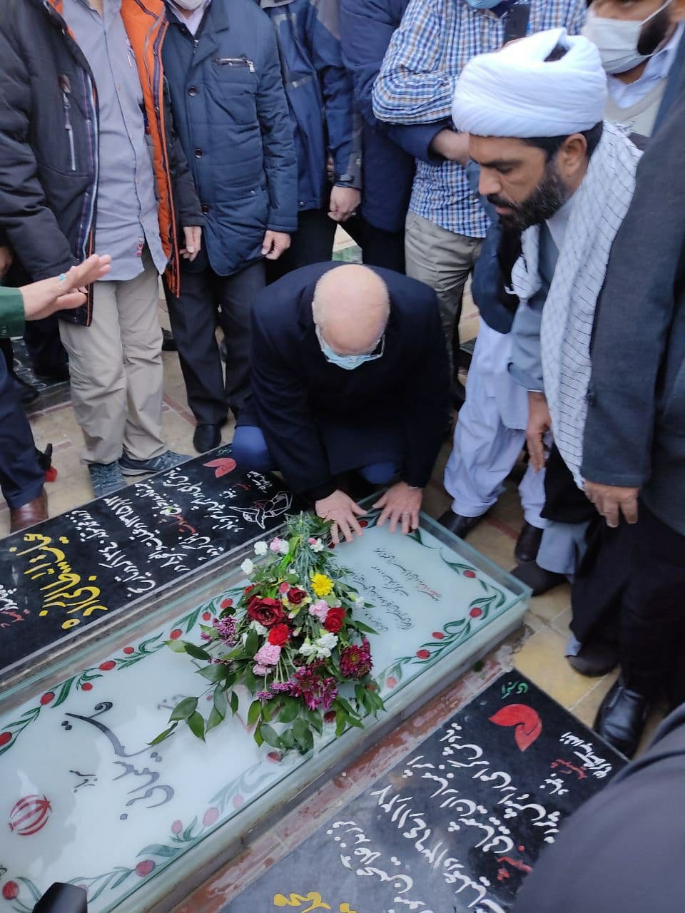 حضور رئیس مجلس شورای اسلامی بر سر مزار شهید حاج قاسم سلیمانی حضور رئیس مجلس شورای اسلامی بر سر مزار شهید حاج قاسم سلیمانی