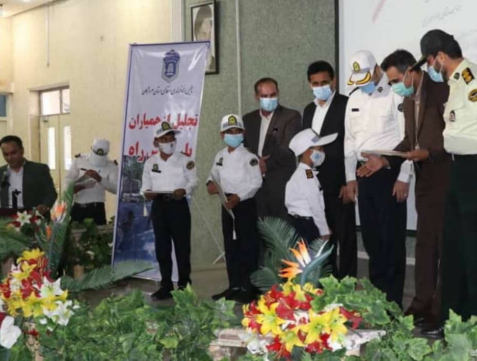 واکنش جالب پلیس به بازی چند کودک +عکس واکنش جالب پلیس به بازی چند کودک +عکس
