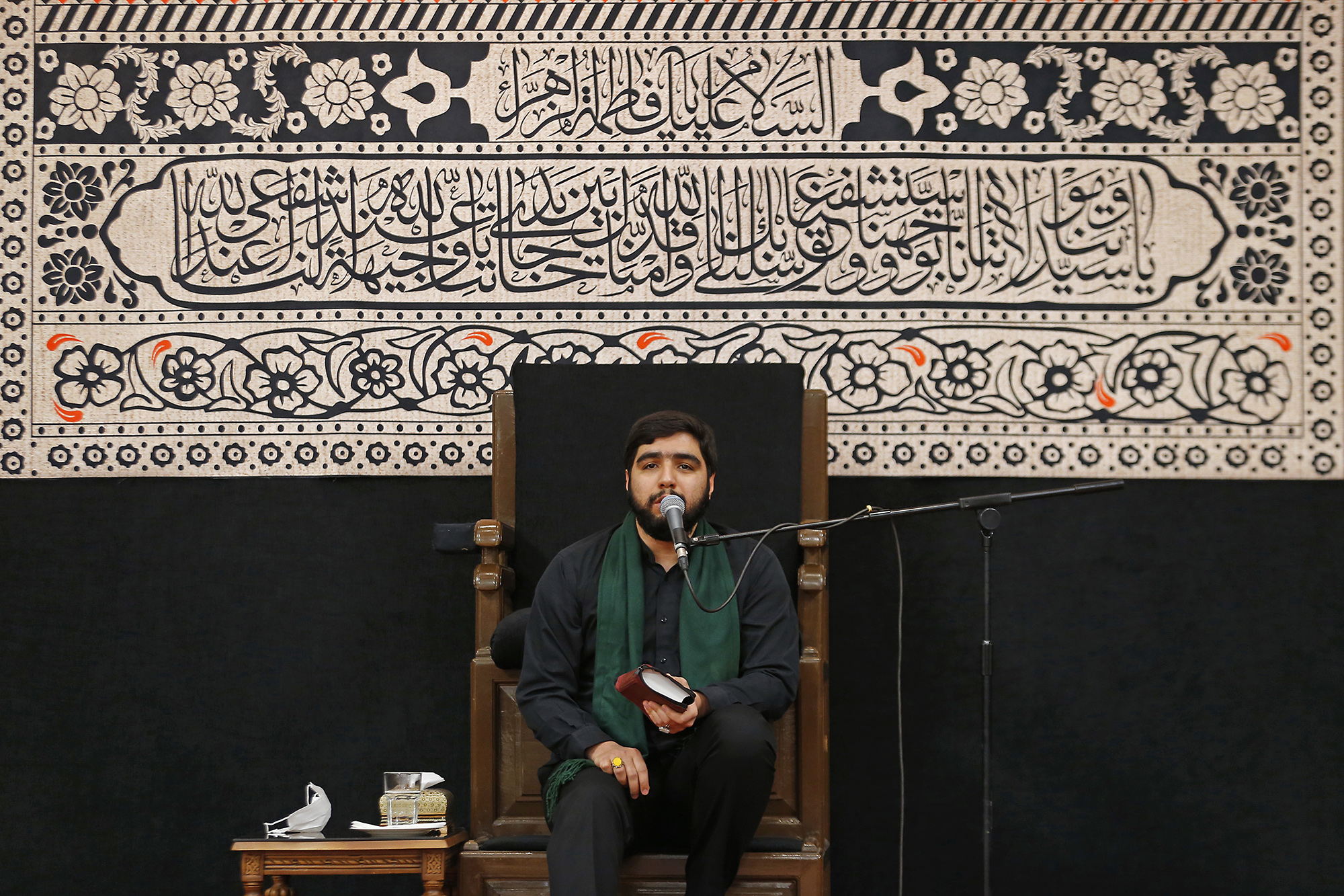 سومین شب مراسم عزاداری ایام فاطمیه با حضور آیتالله رییسی برگزار شد سومین شب مراسم عزاداری ایام فاطمیه با حضور آیتالله رییسی برگزار شد