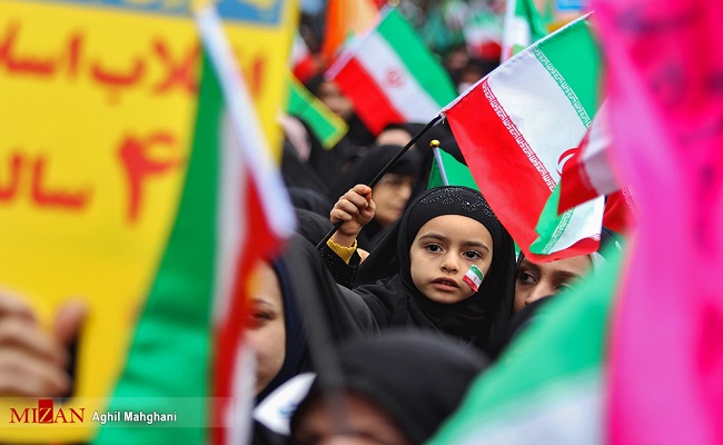 دیدار تلویزیونی مداحان اهل بیت با رهبر انقلاب/ راه‌اندازی پویش مردمی هر خانه یک پرچم به مناسبت دهه فجر