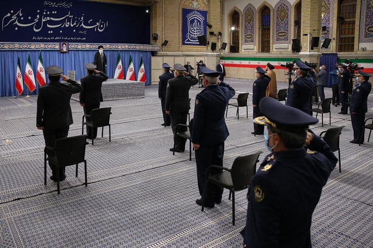 دیدار جمعی از فرماندهان و کارکنان نیروی هوایی ارتش با رهبر انقلاب/ پیشتازی ایران در حوزه علم و فناوری
