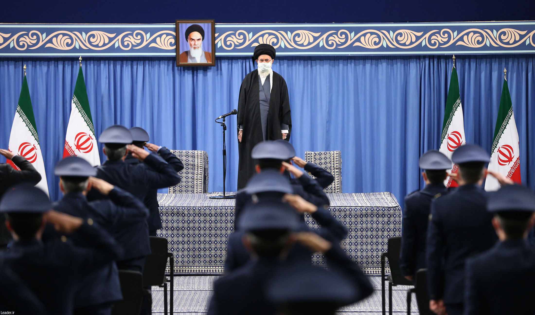 بیانات رهبر انقلاب در دیدار فرماندهان نیروی هوایی و پدافند هوایی ارتش عوامل موفّقیّت ما در مواجهه با دشمنان؛ حضور مردم در صحنه، اعتماد به وعده الهی، افزایش مؤلّفههای قدرت ملّی