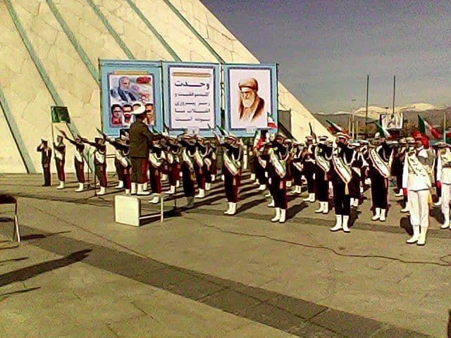 پخش زنده سرود جمهوری اسلامی ایران بهمن تماشایی ۴۲؛ متفاوت و ویژه/ آغاز راهپیمایی نمادین یومالله ۲۲ بهمن + فیلم، تصاویر و حاشیهها