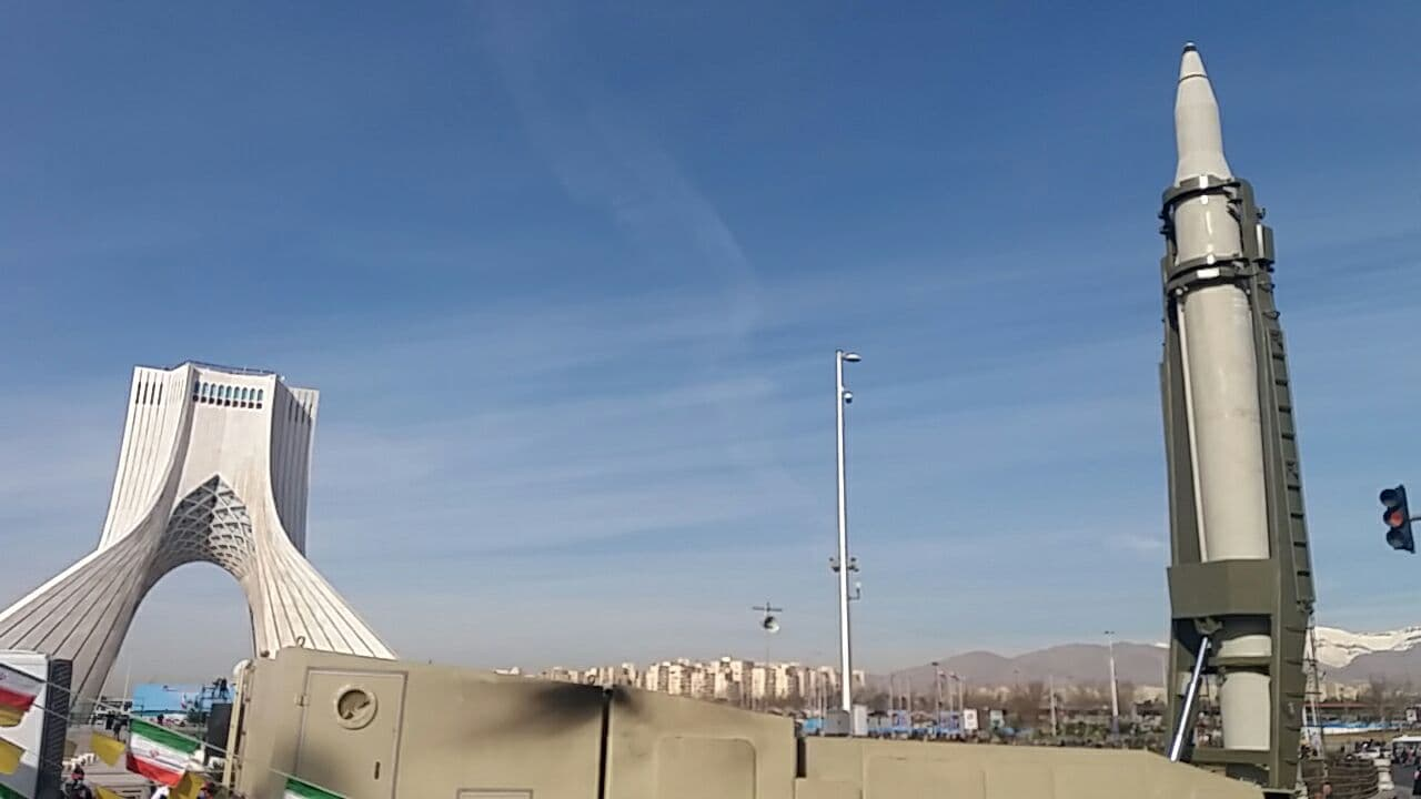 حضور موشک‌های «بالستیک» سپاه در راهپیمایی ۲۲ بهمن +عکس