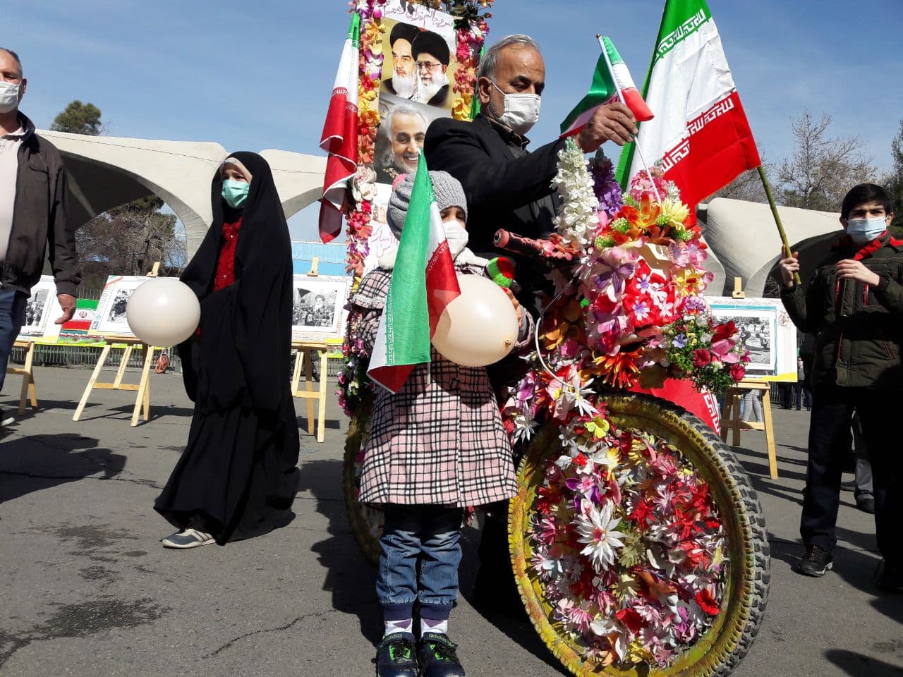 راهپیمایی نمادین یومالله ۲۲ بهمن بهمن تماشایی ۴۲؛ متفاوت و ویژه/ راهپیمایی نمادین یومالله ۲۲ بهمن + فیلم، تصاویر و حاشیهها