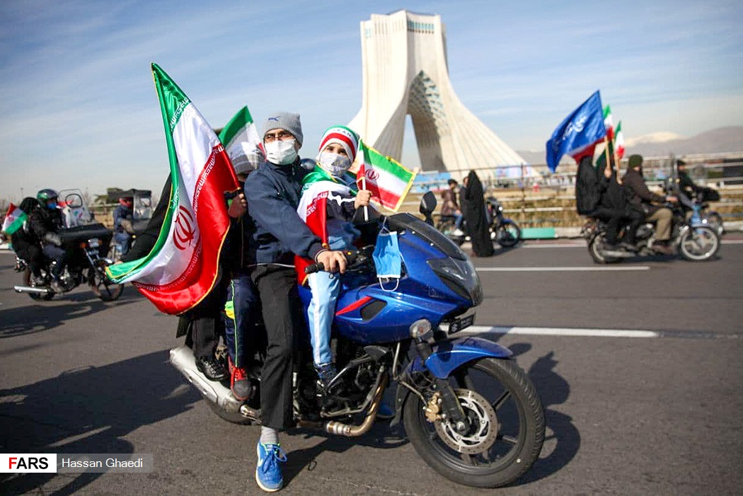 کودکان نسل ششم انقلاب هم در میدان بودند +عکس