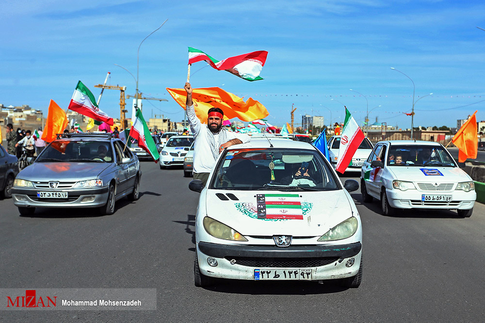 یوم الله ۲۲ بهمن ۹۹؛ خلق صحنههایی بدیع از آرمانگرایی و انقلابیگری مردم ایران بهمن تماشایی ۴۲؛ متفاوت و ویژه/ راهپیمایی نمادین یومالله ۲۲ بهمن + فیلم، تصاویر و حاشیهها