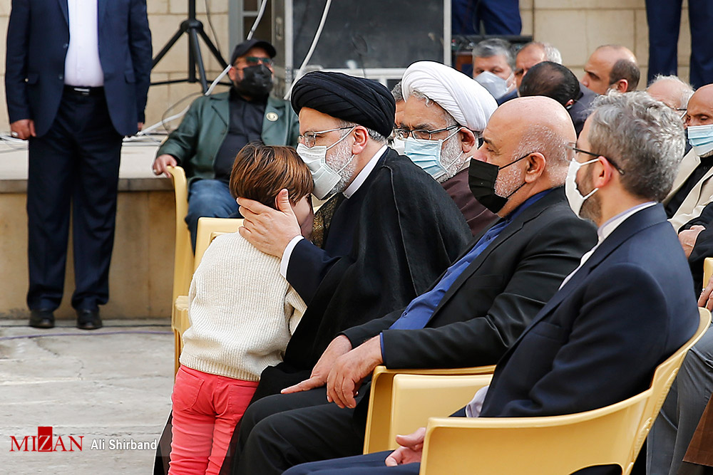 آیتالله رئیسی: لغو روادید برای سفر به عراق از اقداماتی است که در تسهیل فرآیند زیارت نقش بسزایی خواهد داشت/ دیدار با جمعی از علمای اهل سنت و شیعه و خانواده فرماندهان شهید گروههای مقاومت آیتالله رئیسی: لغو روادید برای سفر به عراق از اقداماتی است که در تسهیل فرآیند زیارت نقش بسزایی خواهد داشت/ دیدار با جمعی از علمای اهل سنت و شیعه و خانواده فرماندهان شهید گروههای مقاومت