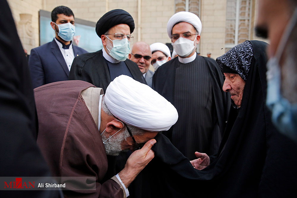 آیتالله رئیسی: لغو روادید برای سفر به عراق از اقداماتی است که در تسهیل فرآیند زیارت نقش بسزایی خواهد داشت/ دیدار با جمعی از علمای اهل سنت و شیعه و خانواده فرماندهان شهید گروههای مقاومت آیتالله رئیسی: لغو روادید برای سفر به عراق از اقداماتی است که در تسهیل فرآیند زیارت نقش بسزایی خواهد داشت/ دیدار با جمعی از علمای اهل سنت و شیعه و خانواده فرماندهان شهید گروههای مقاومت