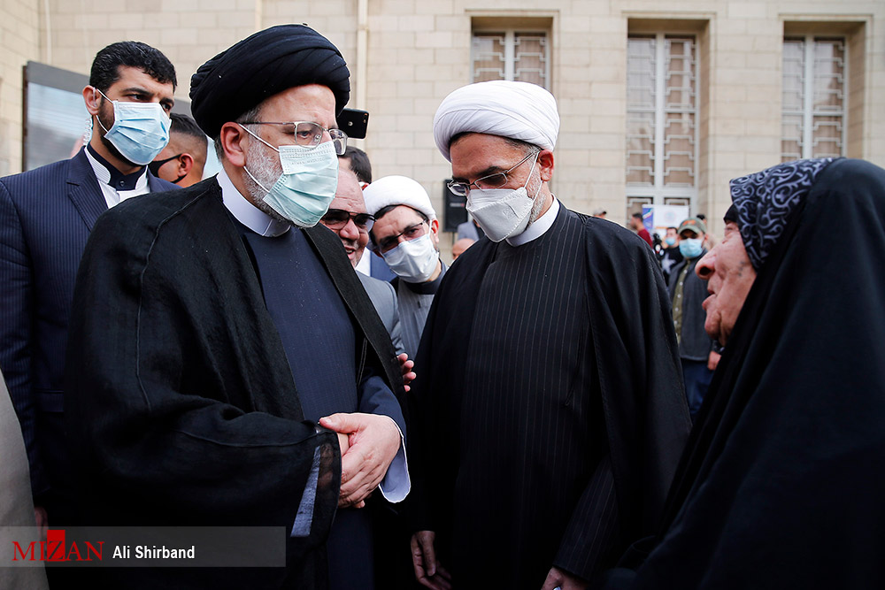 آیتالله رئیسی: لغو روادید برای سفر به عراق از اقداماتی است که در تسهیل فرآیند زیارت نقش بسزایی خواهد داشت/ دیدار با جمعی از علمای اهل سنت و شیعه و خانواده فرماندهان شهید گروههای مقاومت آیتالله رئیسی: لغو روادید برای سفر به عراق از اقداماتی است که در تسهیل فرآیند زیارت نقش بسزایی خواهد داشت/ دیدار با جمعی از علمای اهل سنت و شیعه و خانواده فرماندهان شهید گروههای مقاومت