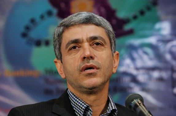 بانکها در تحریم سربلند بودند / باید رشد 8 درصدی برنامه ششم محقق شود