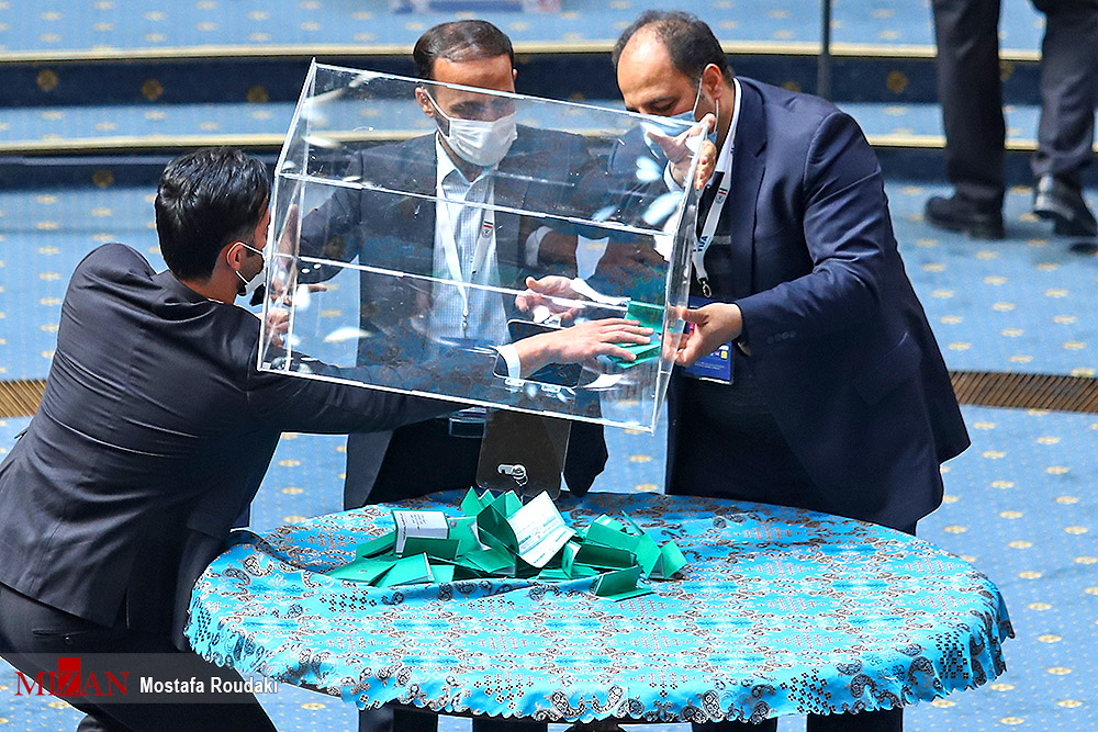 گزارش لحظه به لحظه از انتخابات فدراسیون فوتبال؛ انتخابات به دور دوم کشیده شد/ چهارمی کریمی با ۹ رای