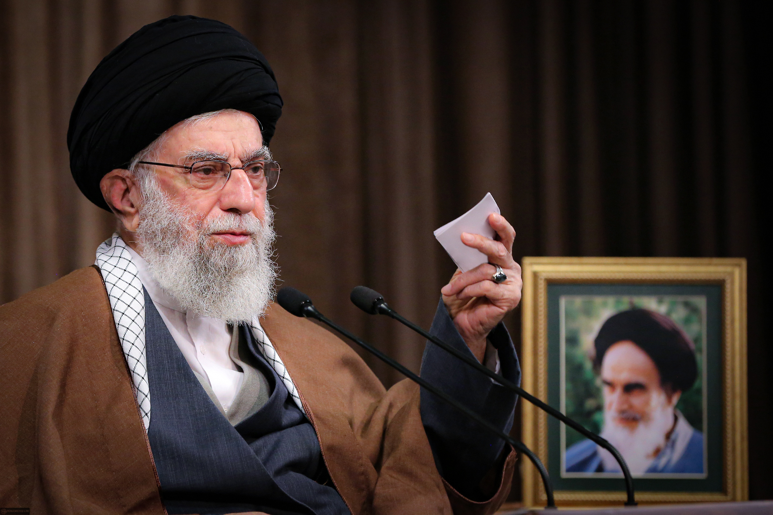 رهبر معظم انقلاب بصیرت؛ به معنای تیزبینی و شناختن راه درست