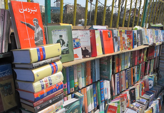 ۹۰ درصد کتابفروشان خراسان اسباب‌بازی فروش شده‌اند