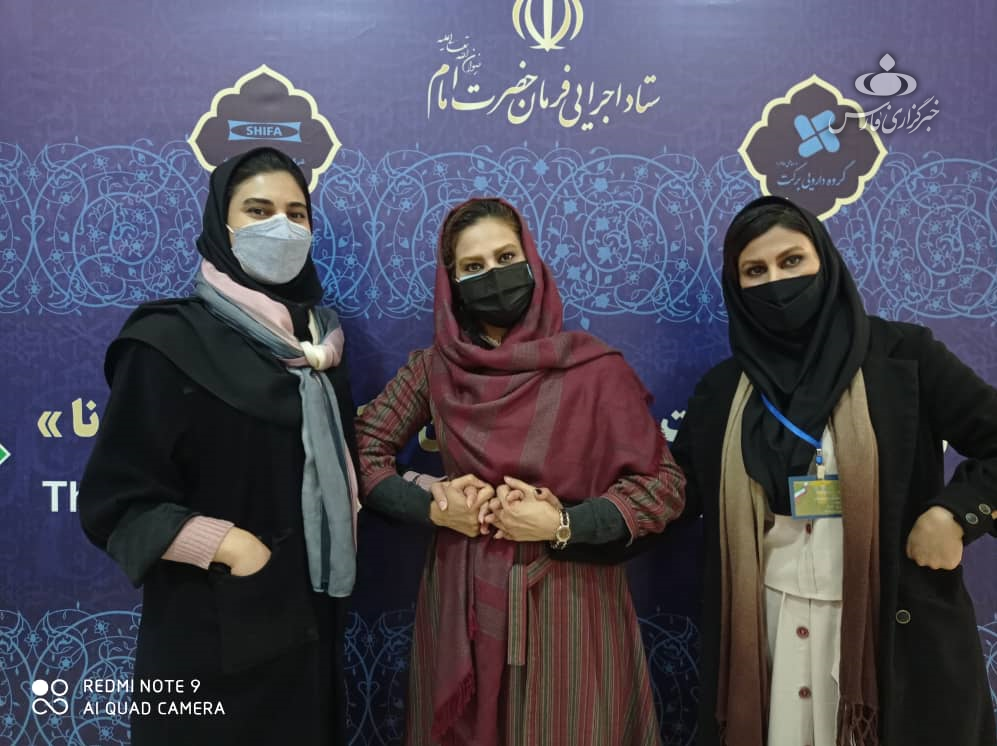 ماجرای ۳ خواهری که برای دریافت واکسن کرونا داوطلب شدند ماجرای ۳ خواهری که برای دریافت واکسن کرونا داوطلب شدند