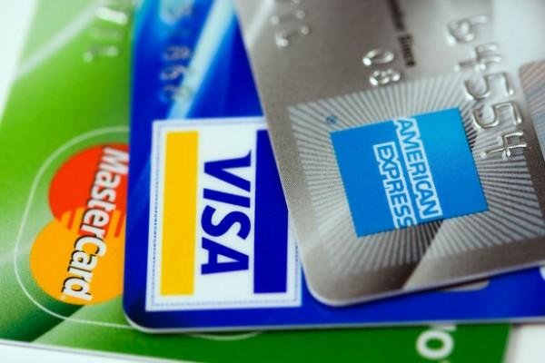 فردی با کلکسیون کارت های اعتباری +تصاویر فردی با کلکسیون کارت های اعتباری +تصاویر
