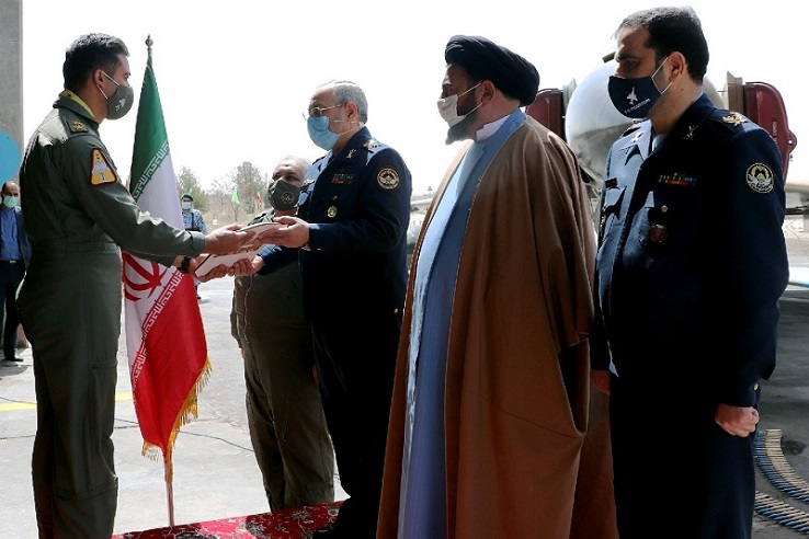 فرمانده نهاجا: پوشیدن لباس خلبانی، شجاعت بزرگانی همچون شهیدان بابایی و اردستانی را می‌خواهد