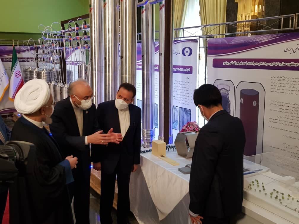 بازدید رئیس جمهور از نمایشگاه دستاوردهای صنعت هستهای رونمایی از ۱۳۳ دستاورد هستهای/ راهاندازی اورژانس سوانح پرتوی و سوختگی اراک/ تمام فعالیتهای هستهای ایران صلحآمیز است