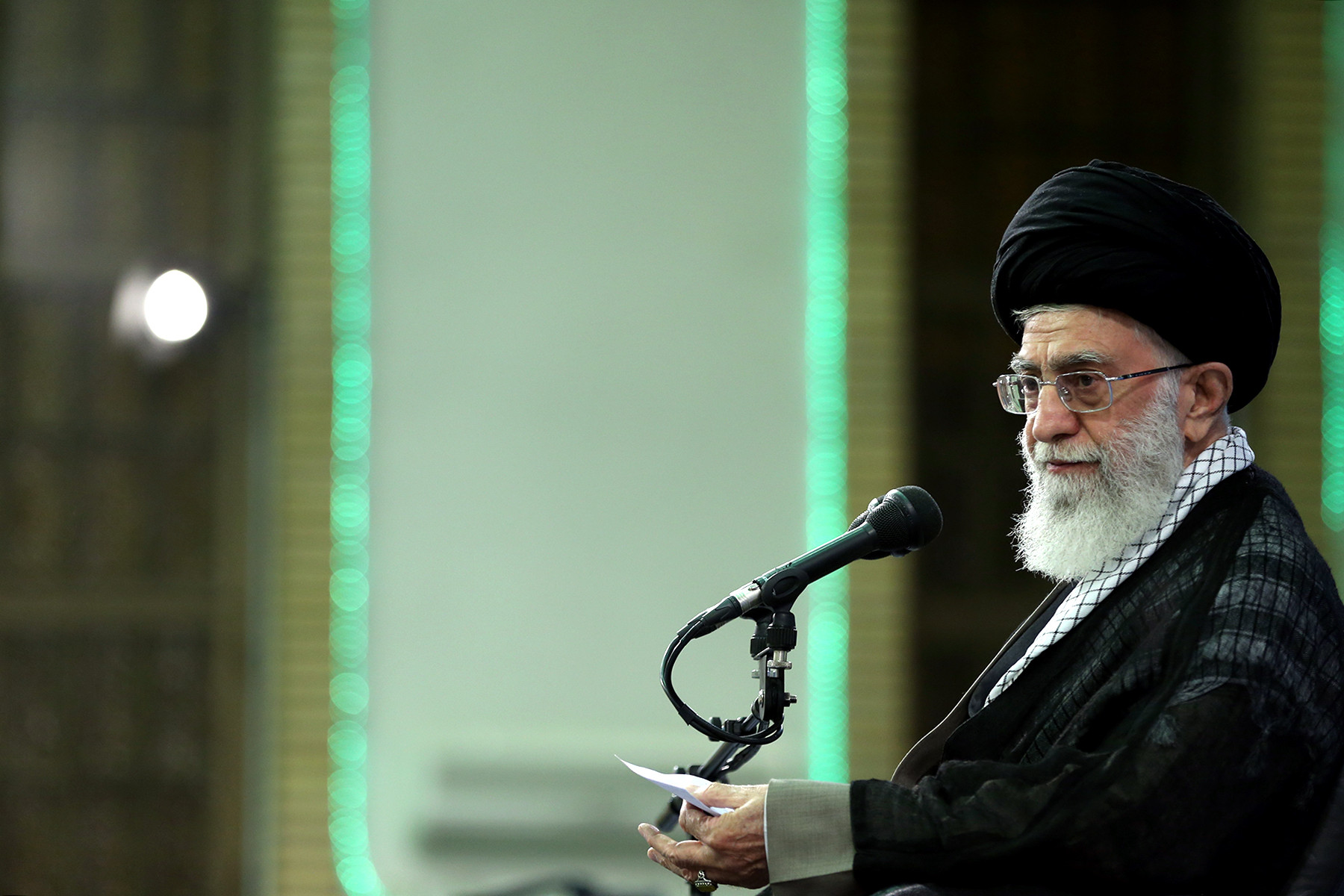 دیدار رهبر انقلاب با مسئولان نظام و سفرای کشورهای اسلامی امنیّت منطقه خلیج فارس منفعت مشترک کشورهای خلیج فارس است