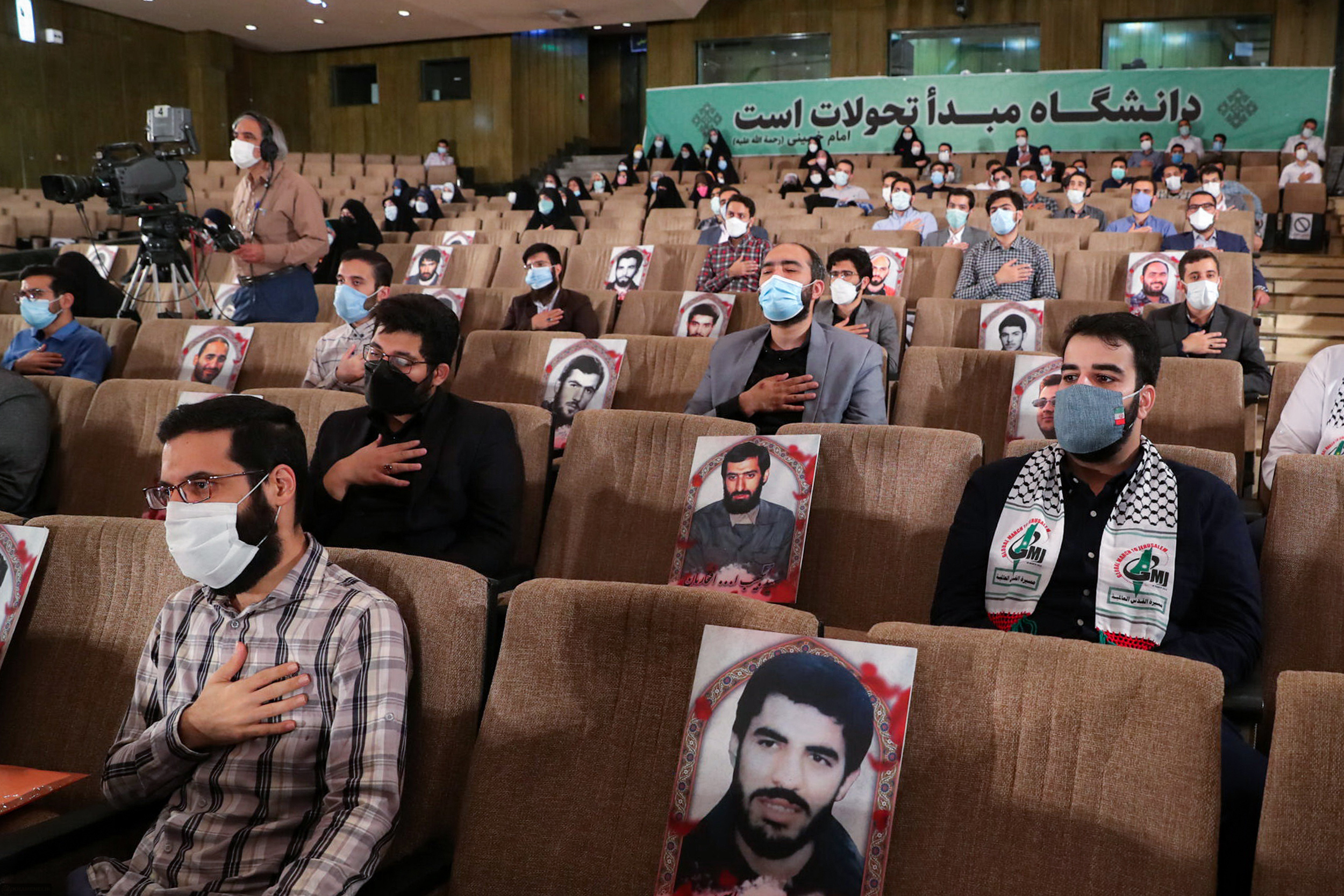دیدار رهبر انقلاب با تشکلهای دانشجویی اهمّیّت انتخابات پُرشور برای نظام در زمینههای تمدّنی و قدرت بازدارندگی