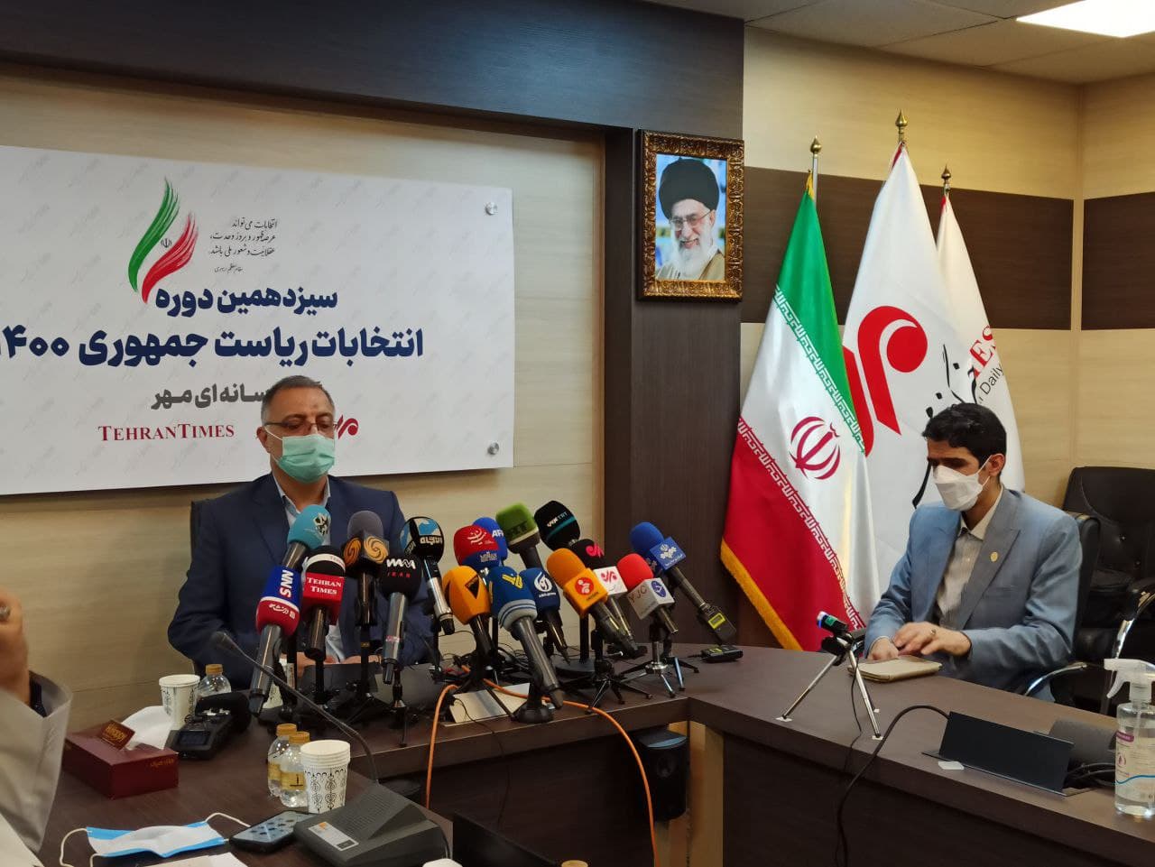 آنچه در فضای انتخابات می‌گذرد؛ از انتقاد بر دوگانه عزت و معیشت تا اقدام بدون مُسکن/ تکذیب دو همسری!