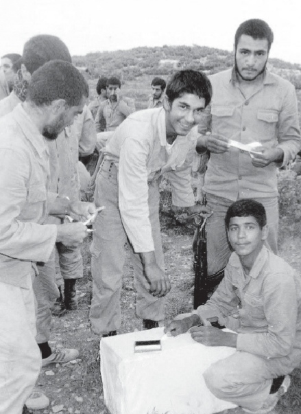 انتخابات در سنگر و تبلیغ کاندیداها با بلندگو بوقی انتخابات در سنگر و تبلیغ کاندیداها با بلندگو بوقی