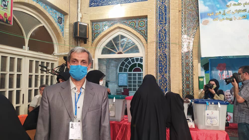 آغاز انتخابات چهارگانه ۱۴۰۰/ رهبر انقلاب رأی خود را به صندق انداختند/ صف‌های طولانی در دقایق ابتدایی رأی‌گیری + تصاویر، فیلم و حاشیه‌ها