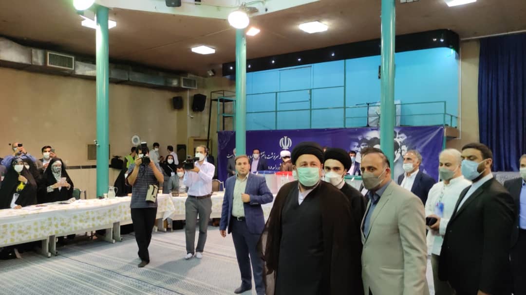آغاز انتخابات چهارگانه ۱۴۰۰/ رهبر انقلاب رأی خود را به صندق انداختند/ صف‌های طولانی در دقایق ابتدایی رأی‌گیری + تصاویر، فیلم و حاشیه‌ها