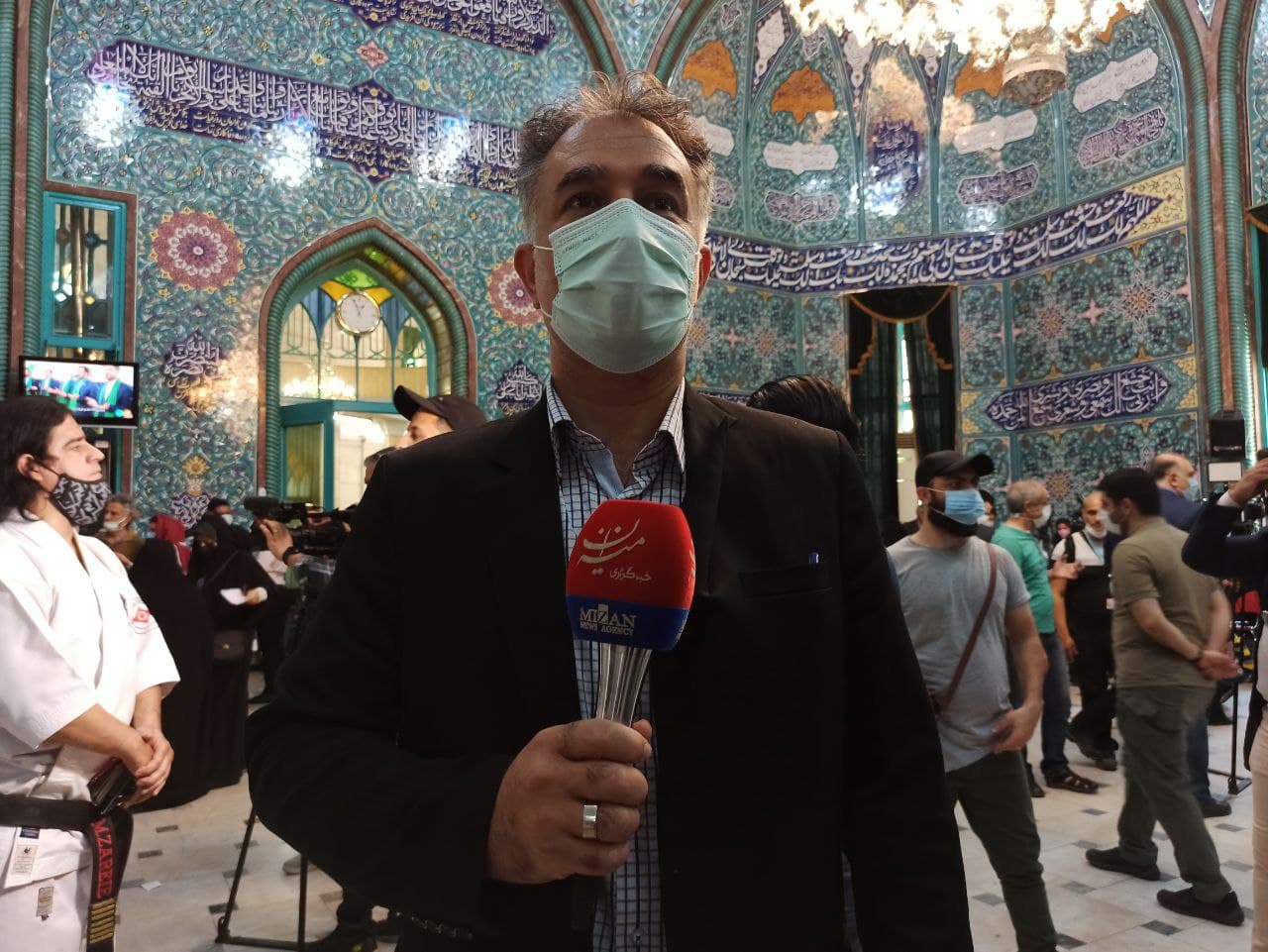 حضور غیرقابل پیش‌بینی مردم در انتخابات/ رهبر انقلاب دقایق اولیه رأی خود را به صندوق انداختند/ صف‌های طولانی در نقاط مختلف ایران اسلامی + تصاویر، فیلم و حاشیه‌ها