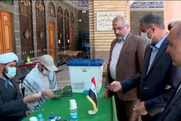 حضور غیرقابل پیش‌بینی مردم در انتخابات/ رهبر انقلاب دقایق اولیه رأی خود را به صندوق انداختند/ صف‌های طولانی در نقاط مختلف ایران اسلامی + تصاویر، فیلم و حاشیه‌ها