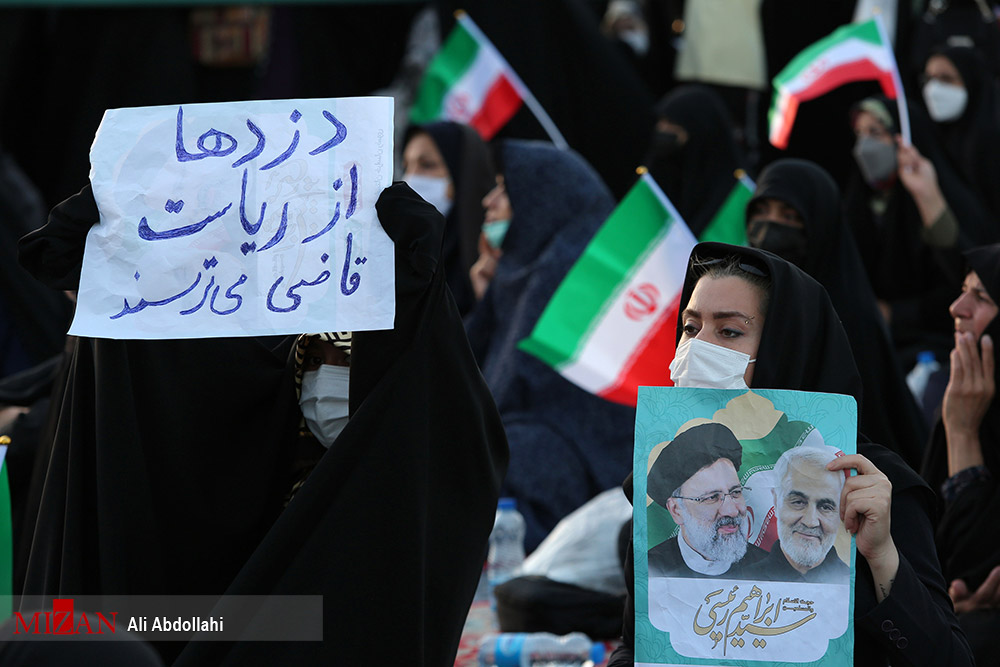 آیتالله رئیسی آیتالله رئیسی: واکسیناسیون عمومی در اسرع وقت یکی از برنامههای فوری ما خواهد بود/ باید هم اقتصاد و تولید رونق بگیرد و هم دغدغه مردم پایان بپذیرد