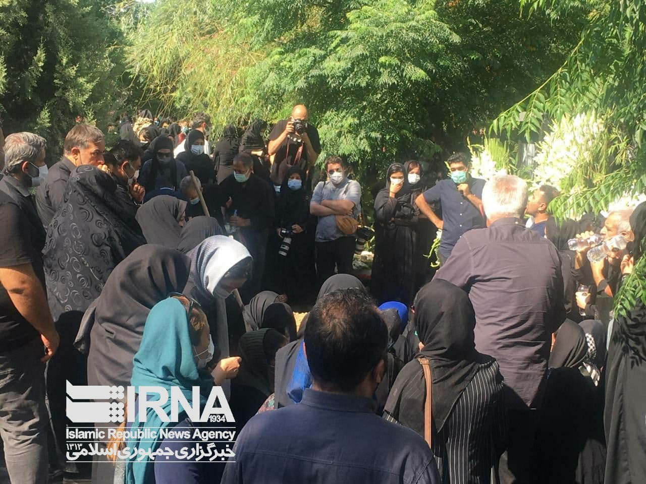 تصاویری از مراسم تشییع پیکر خبرنگارهای ایسنا و ایرنا تصاویری از مراسم تشییع پیکر خبرنگارهای ایسنا و ایرنا