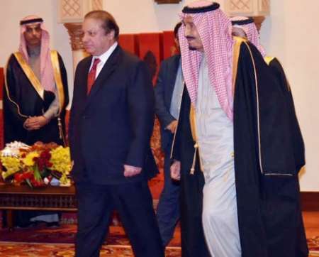 وزیر دفاع پاکستان: عربستان از ابتکار صلح اسلام آباد استقبال کرد