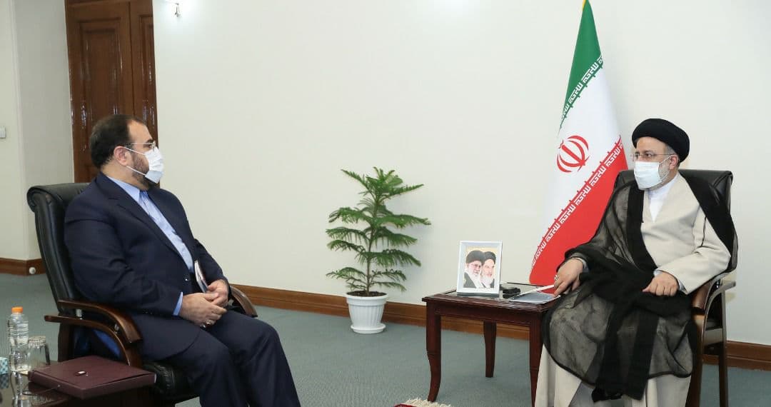 دیدار معاونین امور مجلس، حقوقی و امور زنان و خانواده رئیس جمهور با آیتالله رئیسی دیدار معاونین امور مجلس، حقوقی و امور زنان و خانواده رئیس جمهور با آیتالله رئیسی