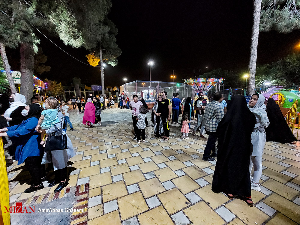 یک بام و دو هوای کرونایی در شهرری؛ شهربازی باز، حرم تعطیل! یک بام و دو هوای کرونایی در شهرری؛ شهربازی باز، حرم تعطیل!