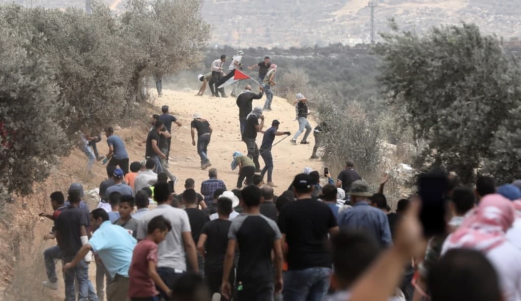 شهادت نوجوان فلسطینی/ مجروح شدن ۳۲۰ نفر در جنوب نابلس شهادت نوجوان فلسطینی/ مجروح شدن ۳۲۰ نفر در جنوب نابلس
