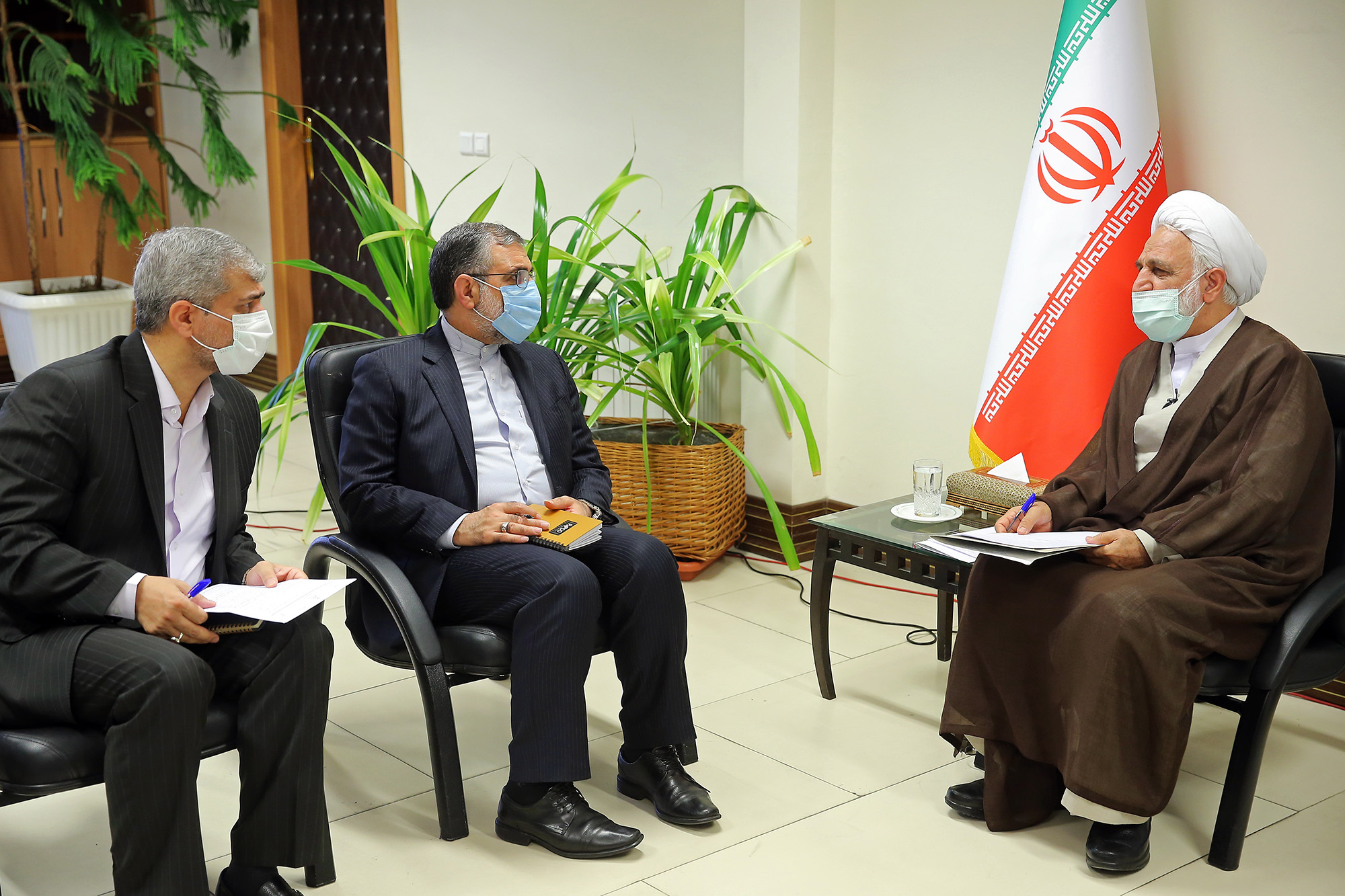 دستور رئیس دستگاه قضا به مراجع قضایی برای بررسی مجدد پرونده تمامی محکومان آبان ۹۸؛ امکان استفاده از عفو و بخشودگی را برای واجدان شرایط فراهم کنید/ تماس حجتالاسلام والمسلمین اژهای با رئیس دادگستری خوزستان: کسانی که فقط به خاطر اعتراض تحت نظر قرار گرفتهاند آزاد شوند دستور رئیس دستگاه قضا به مراجع قضایی برای بررسی مجدد پرونده تمامی محکومان آبان ۹۸؛ امکان استفاده از عفو و بخشودگی را برای واجدان شرایط فراهم کنید/ تماس حجتالاسلام والمسلمین اژهای با رئیس دادگستری خوزستان: کسانی که فقط به خاطر اعتراض تحت نظر قرار گرفتهاند آزاد شوند