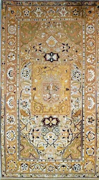 چرا اروپاییها فرش را از بالکن آویزان میکردند؟ چرا اروپاییها فرش را از بالکن آویزان میکردند؟