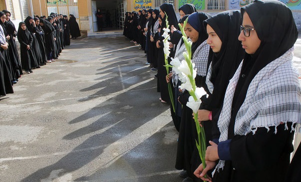 دانش آموزان سرود