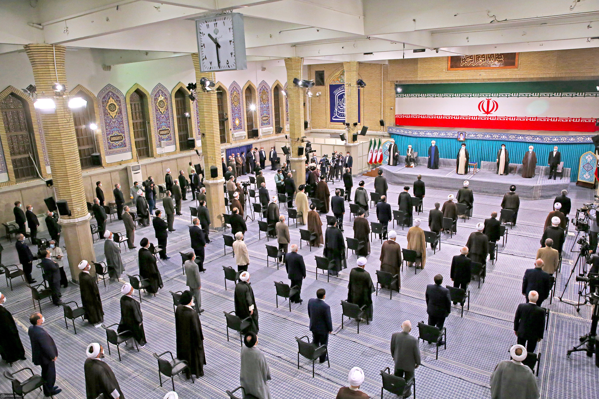 مراسم تنفیذ حکم سیزدهمین دوره ریاست جمهوری اسلامی ایران دولت باید مظهر وفاق باشد/ در زمینه کار تبلیغاتی درست و تمهیدات رسانهای باید قویتر و هوشمندانهتر عمل بکنیم