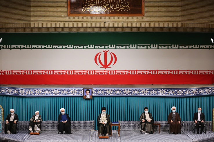 مراسم تنفیذ حکم سیزدهمین دوره ریاست جمهوری اسلامی ایران دولت باید مظهر وفاق باشد/ در زمینه کار تبلیغاتی درست و تمهیدات رسانهای باید قویتر و هوشمندانهتر عمل بکنیم