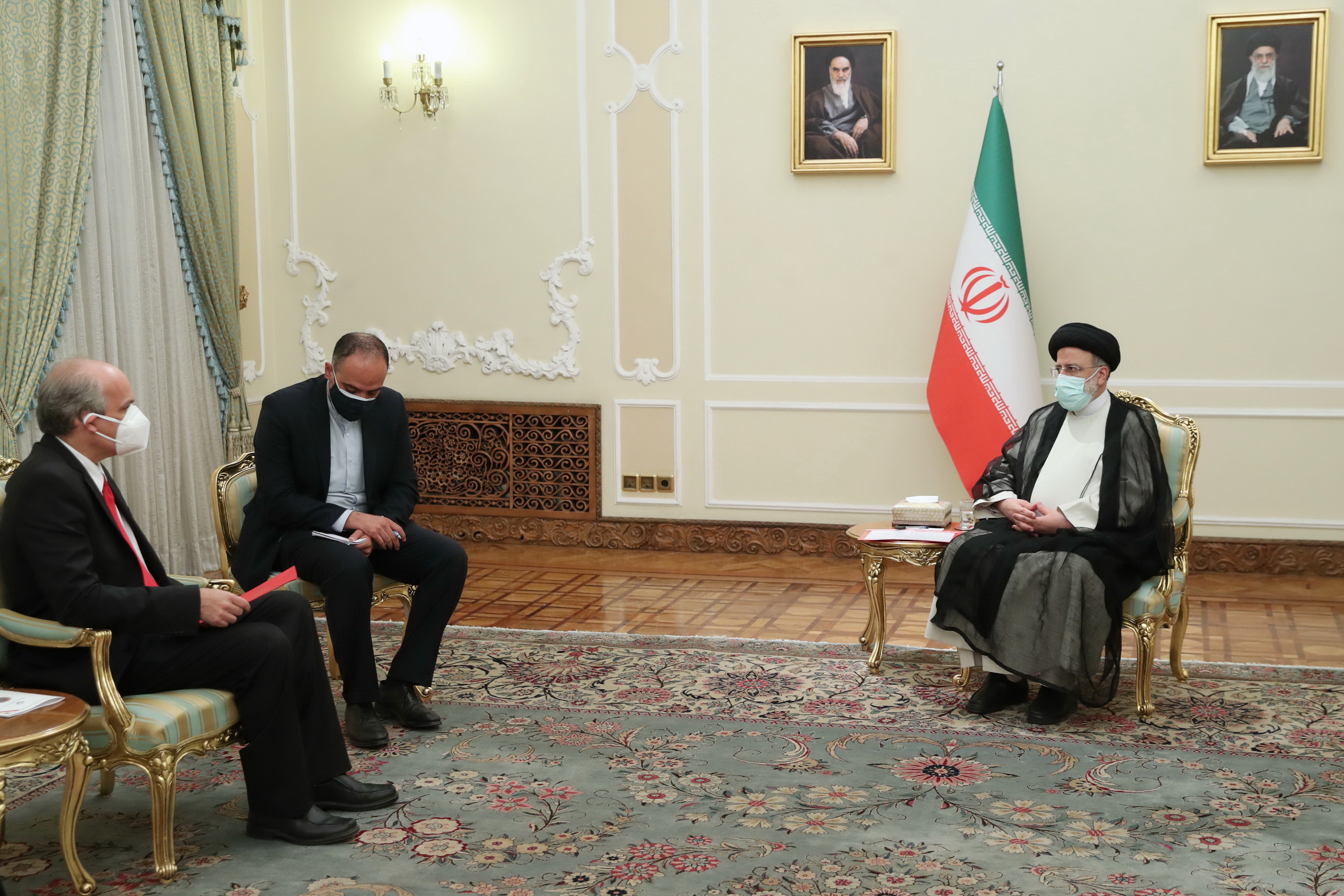 دیدارهای دیپلماتیک آیتالله رئیسی در اولین روز کاری دیدارهای دیپلماتیک آیتالله رئیسی در اولین روز کاری