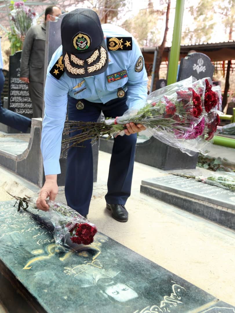 امیر نصیرزاده: خبرنگاران، پا به پای رزمندگان در همه سنگرها و جبههها حضور دارند امیر نصیرزاده: خبرنگاران، پا به پای رزمندگان در همه سنگرها و جبههها حضور دارند