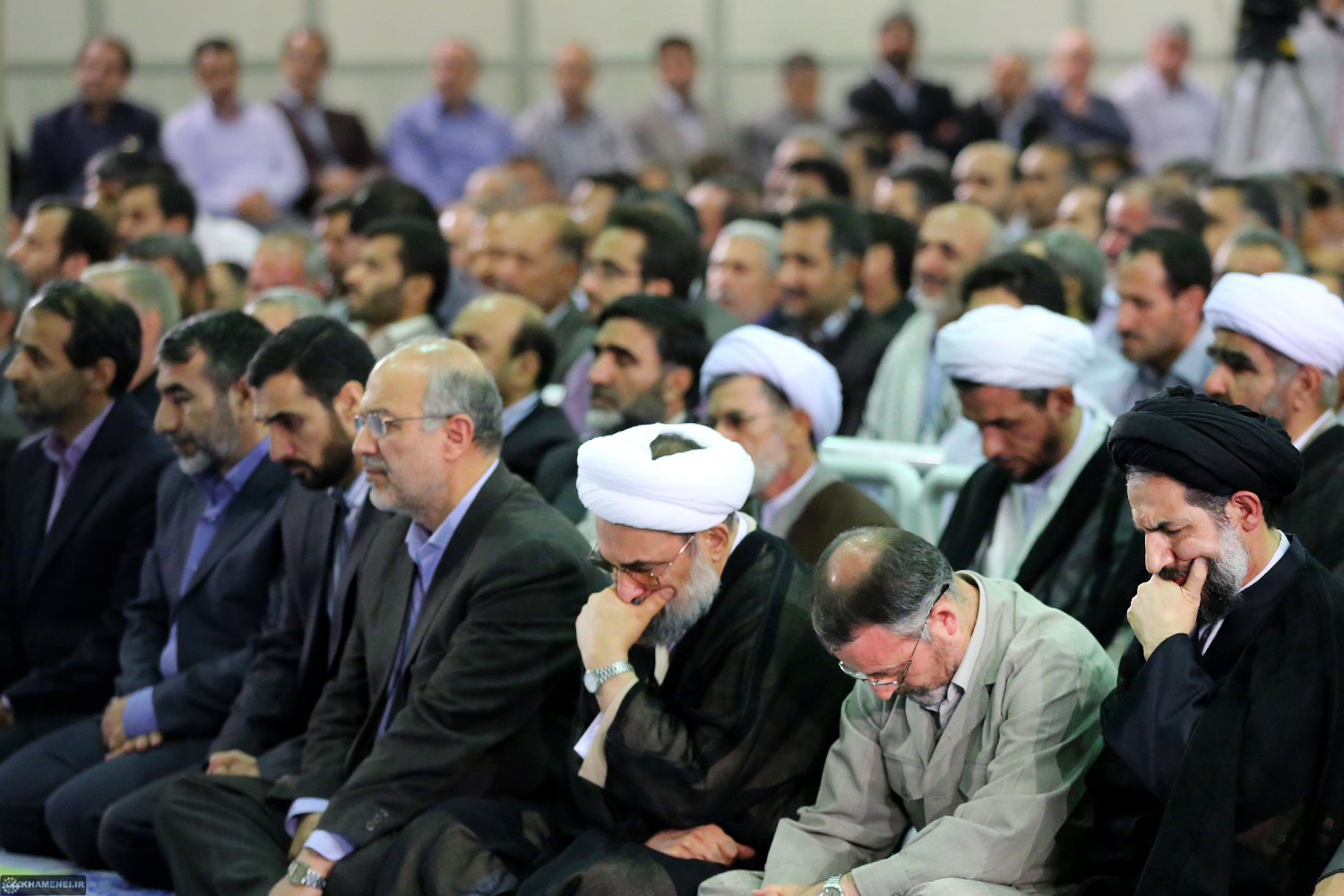 دیدار رهبر انقلاب با جمعی از آزادگان حتماً ماجراهای اسارت گفته شود، نوشته شود، به تصویر کشیده شود