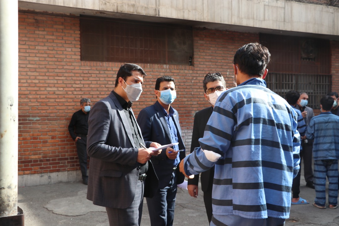 بررسی وضعیت بازداشتگاه آگاهی تهران توسط دادستان و هیات همراه/ دستورات لازم برای رفع مشکلات و درخواستهای بازداشتیها صادر شد بررسی وضعیت بازداشتگاه آگاهی تهران توسط دادستان و هیات همراه/ دستورات لازم برای رفع مشکلات و درخواستهای بازداشتیها صادر شد